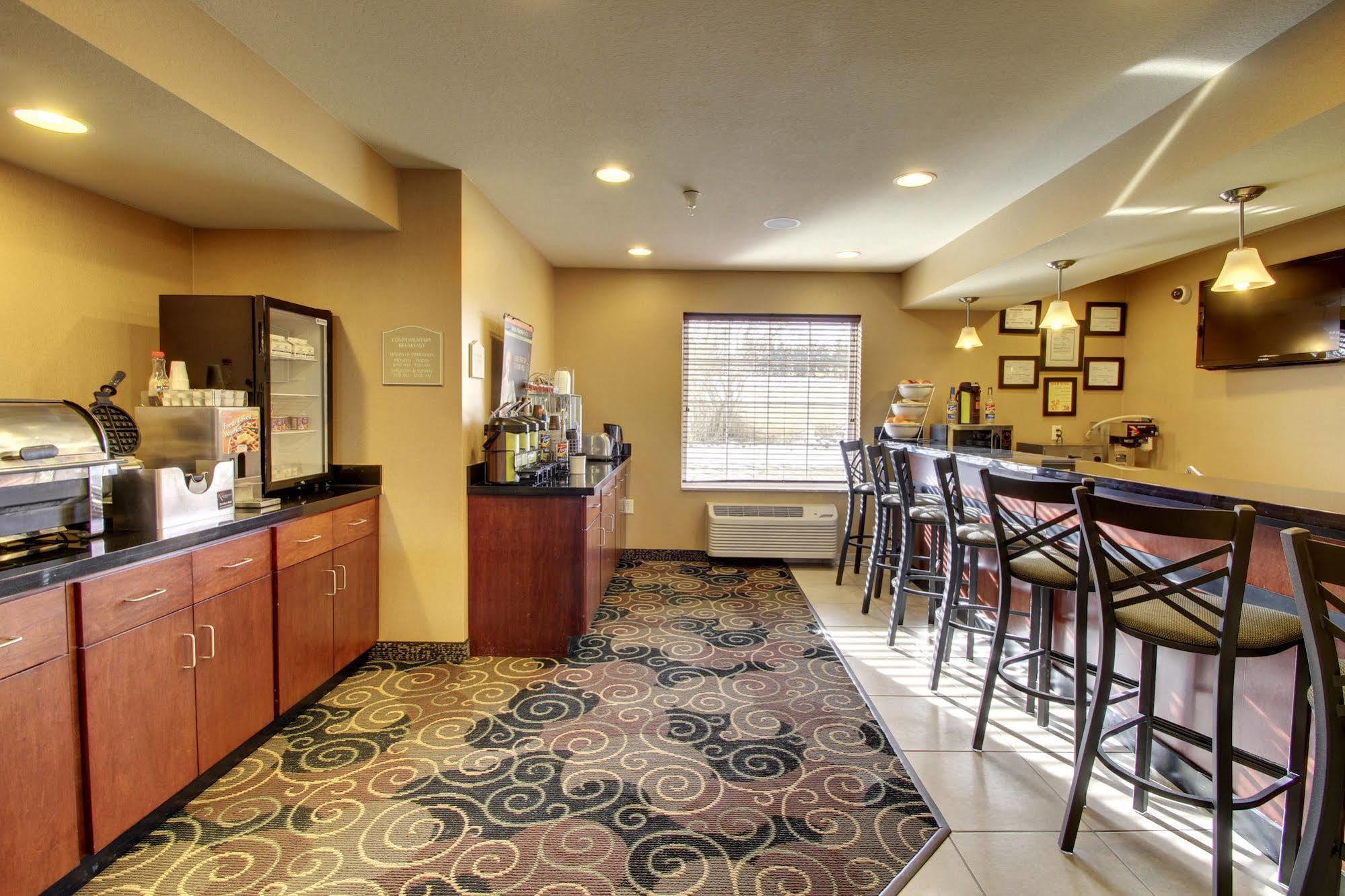 Cobblestone Inn & Suites - Hartington Ngoại thất bức ảnh