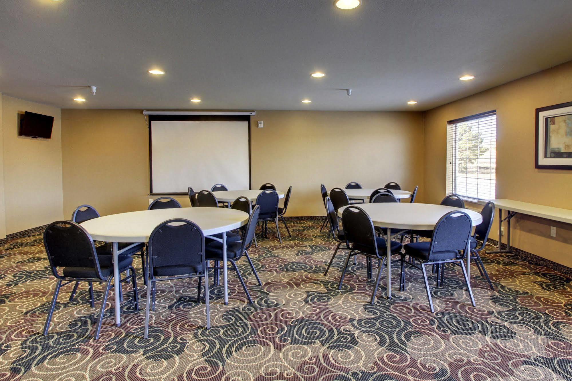 Cobblestone Inn & Suites - Hartington Ngoại thất bức ảnh