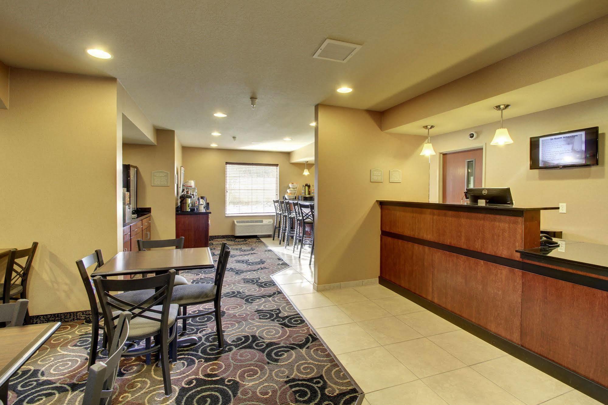 Cobblestone Inn & Suites - Hartington Ngoại thất bức ảnh