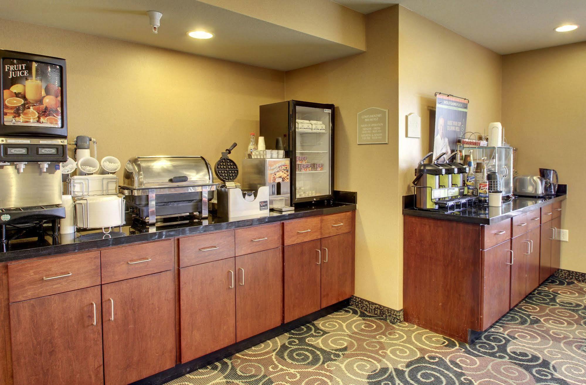 Cobblestone Inn & Suites - Hartington Ngoại thất bức ảnh